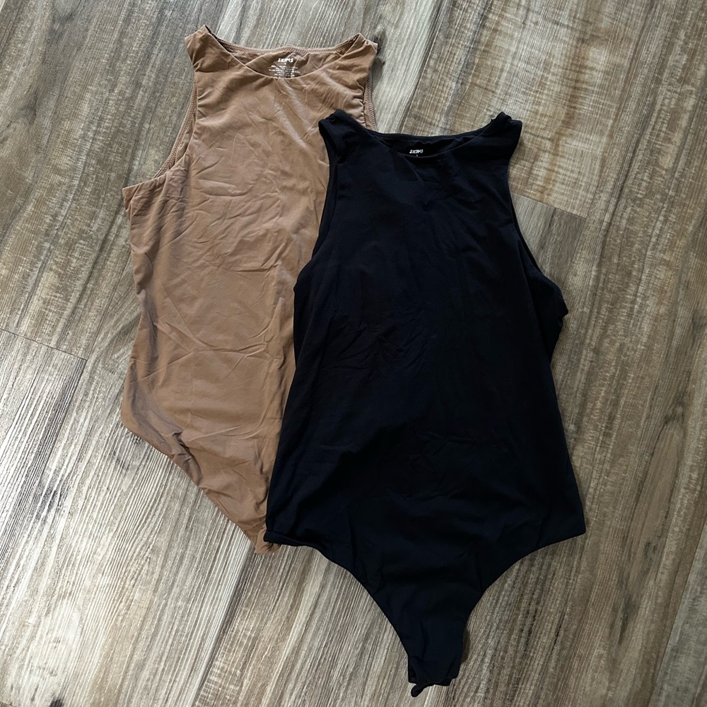 SKIMS Fits Everybody High Neck Bodysuit Bundle in Ochre (M) and Onyx (L)